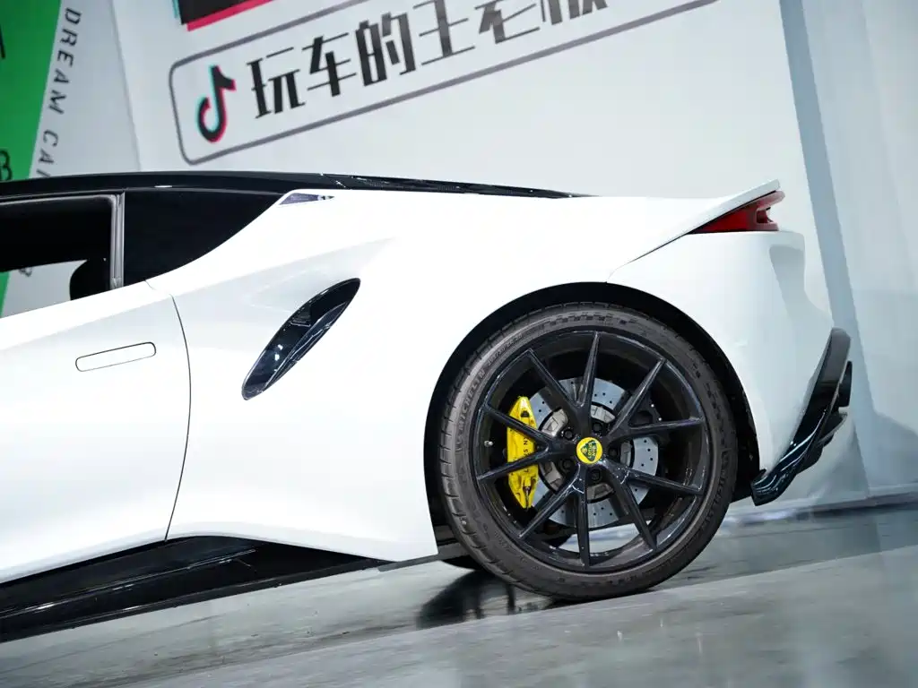 Lotus Emira — миниатюра 10