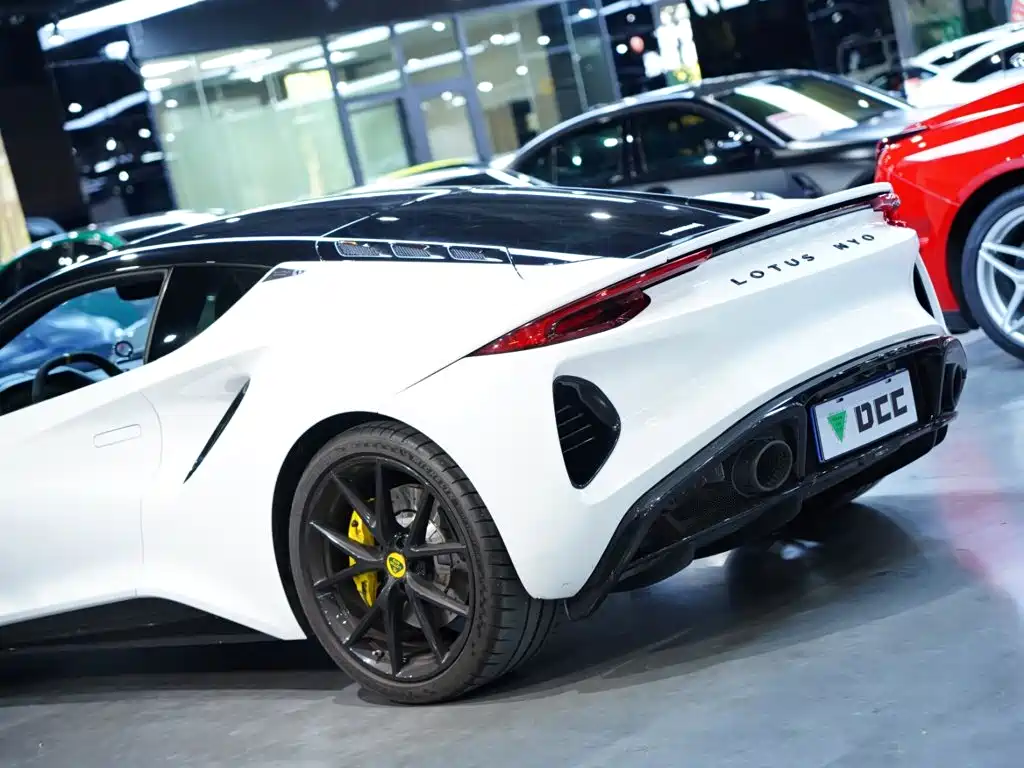Lotus Emira — миниатюра 19