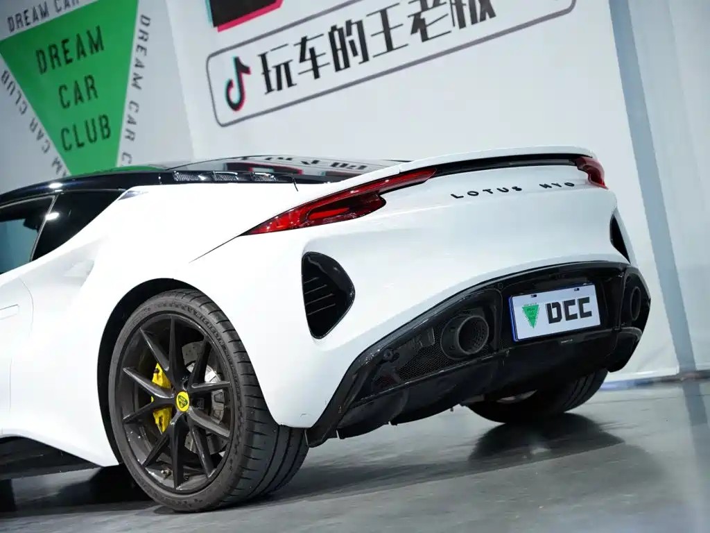 Lotus Emira — миниатюра 13