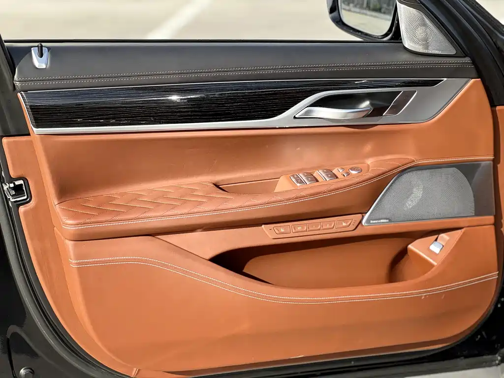 BMW 7 Series — миниатюра 19