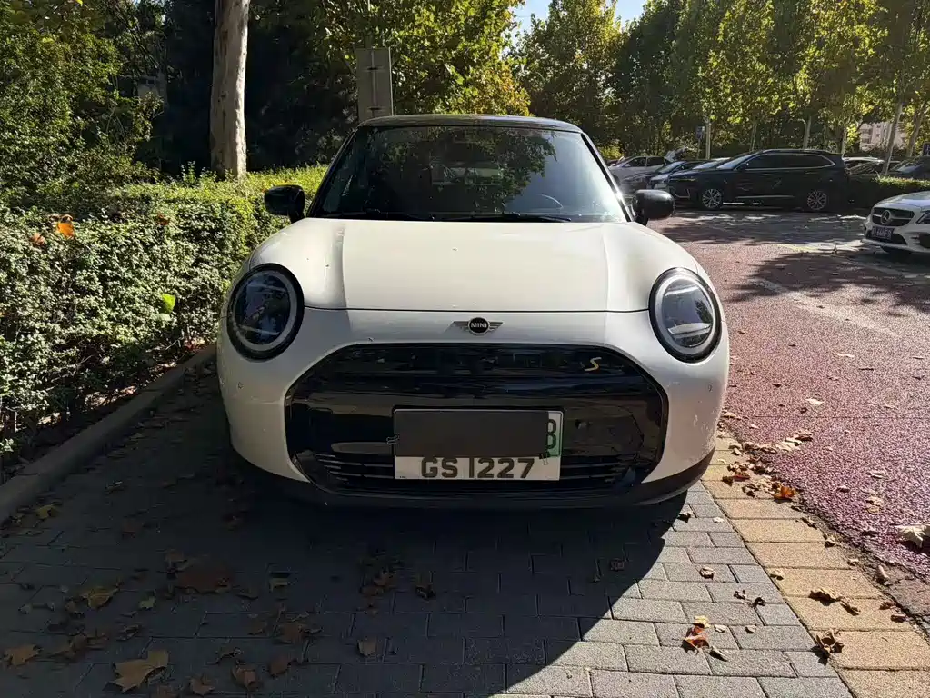 MINI MINI COOPER EV — миниатюра 2