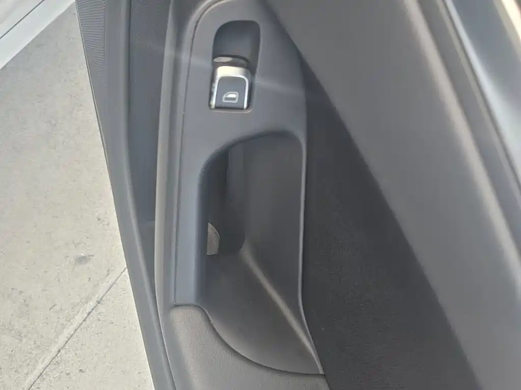 Audi A4L — миниатюра 18