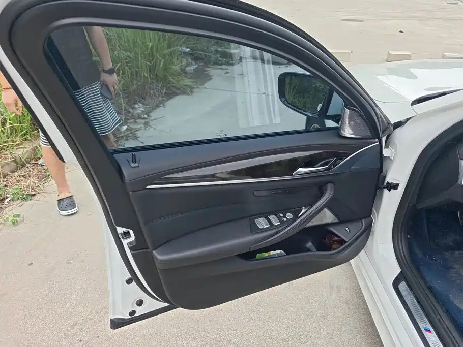 BMW 5 Series — миниатюра 7