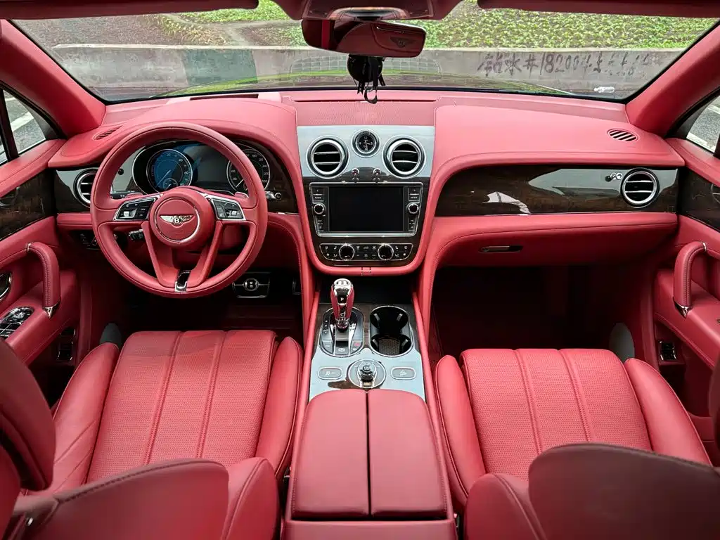 Bentley Bentayga PHEV — миниатюра 10