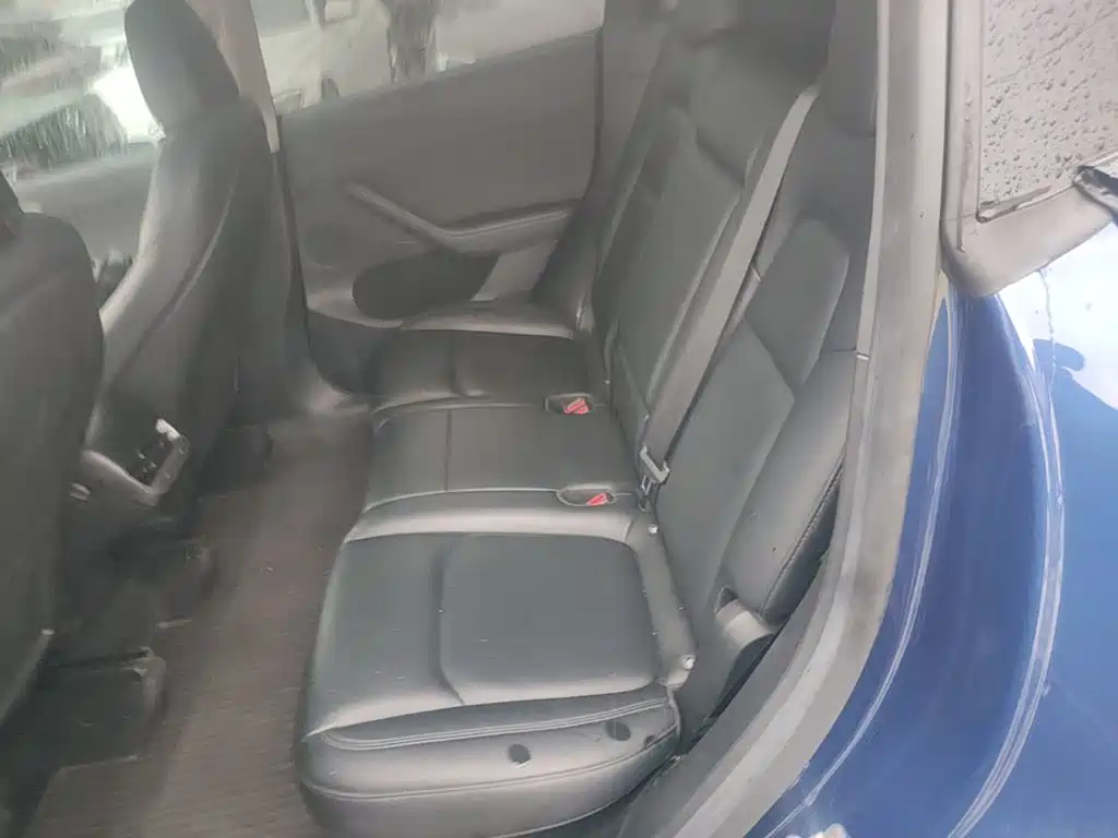 Tesla Model Y — миниатюра 17
