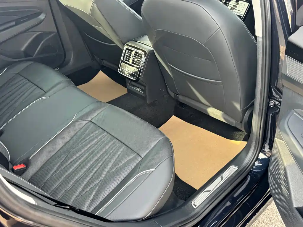 Volkswagen Passat — миниатюра 12