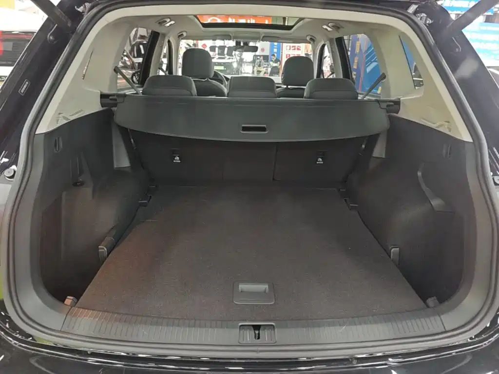 Volkswagen Tiguan L — миниатюра 19