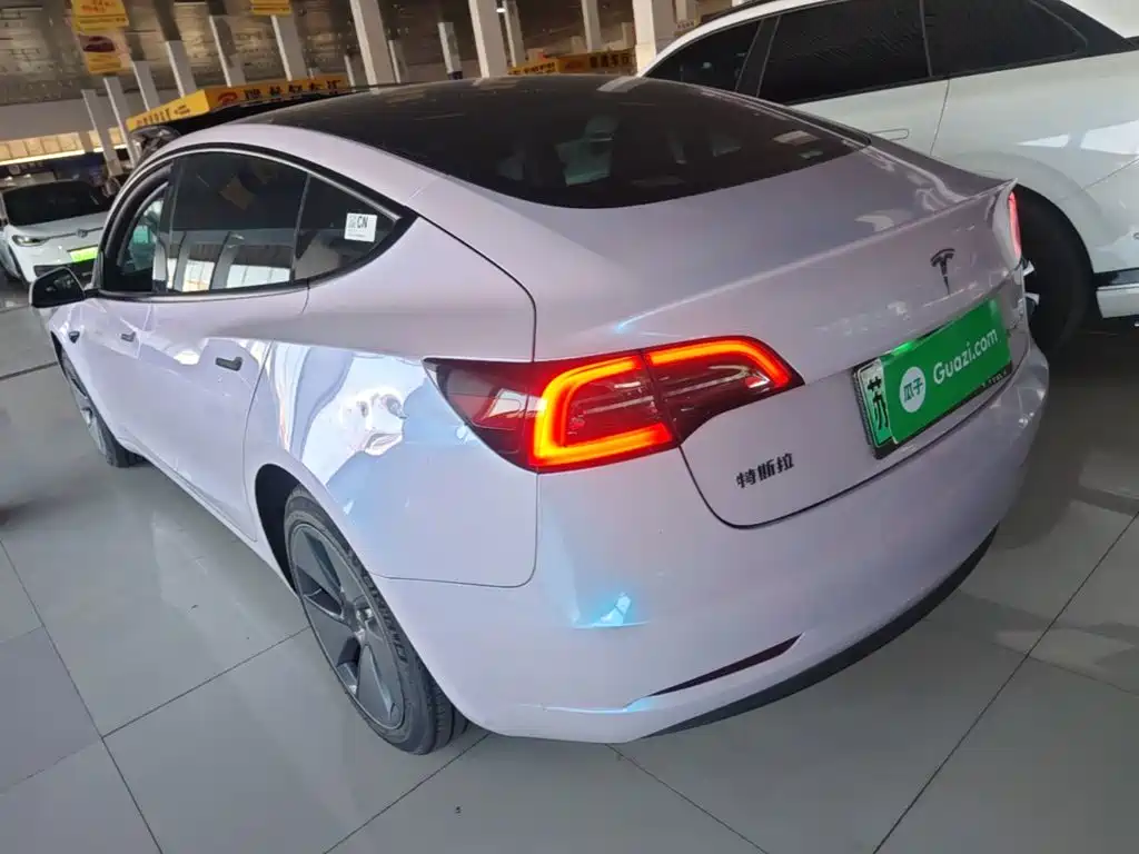 Tesla Model 3 — миниатюра 5