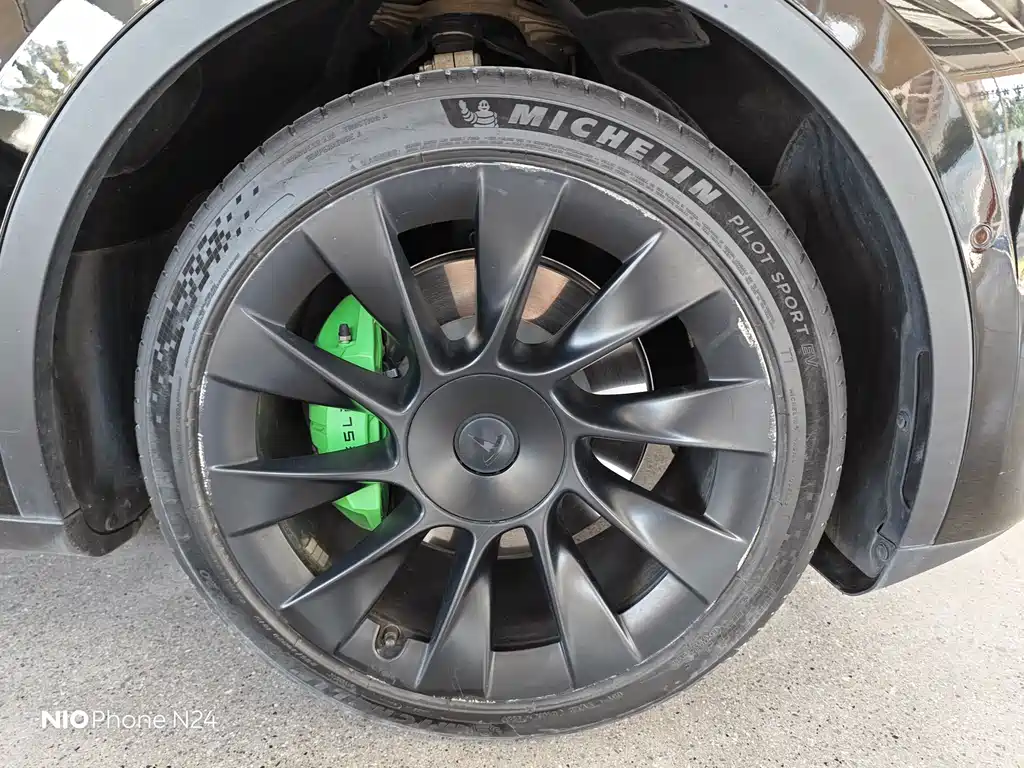 Tesla Model Y — миниатюра 8
