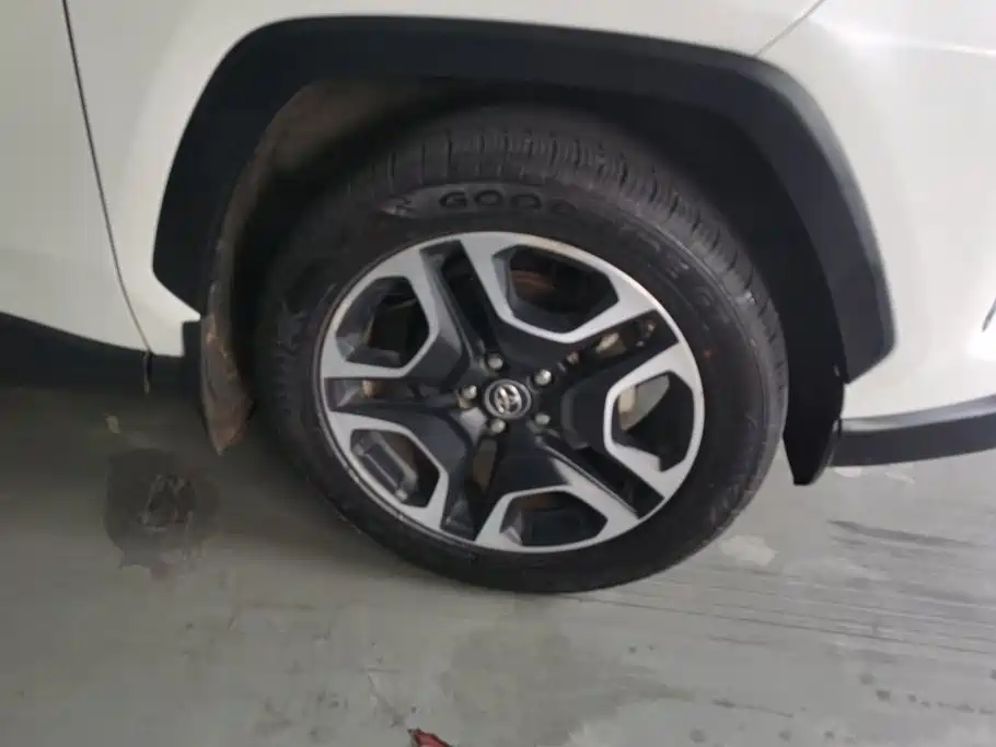 Toyota RAV4 — миниатюра 6