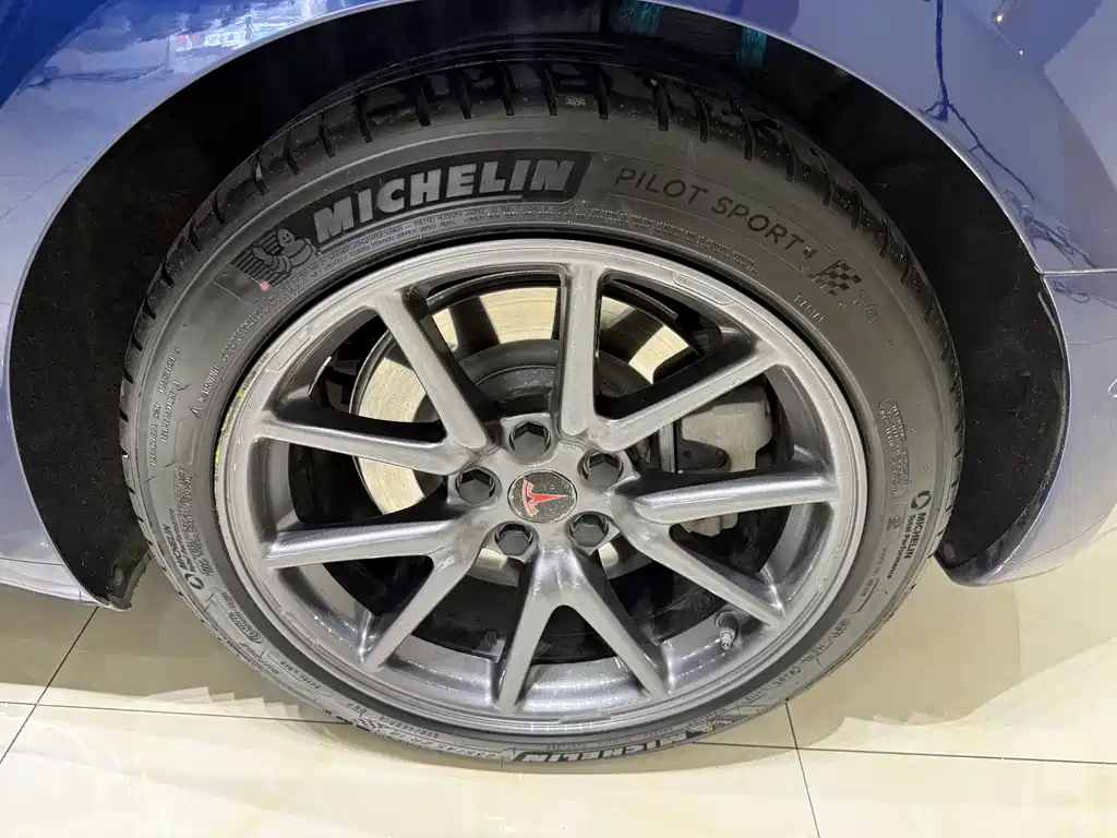 Tesla Model 3 — миниатюра 16