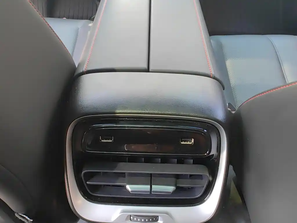 XPeng P7 — миниатюра 15