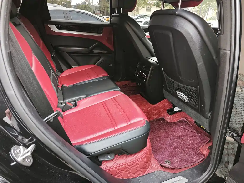 Porsche Cayenne — миниатюра 10