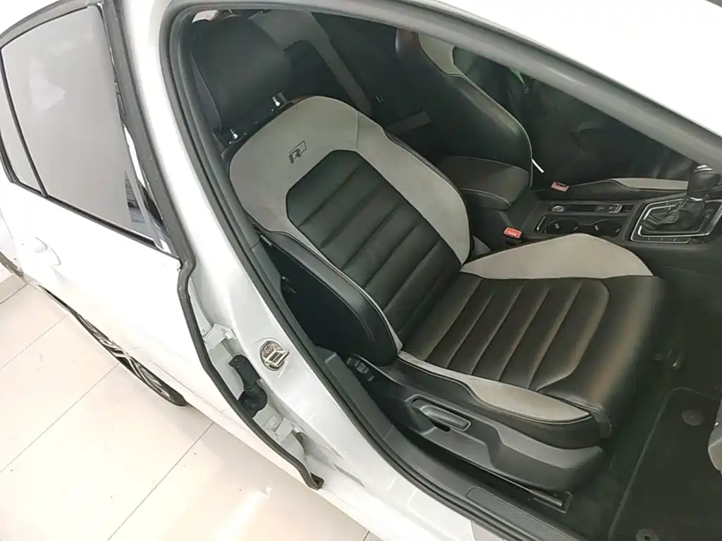 Volkswagen Golf — миниатюра 25