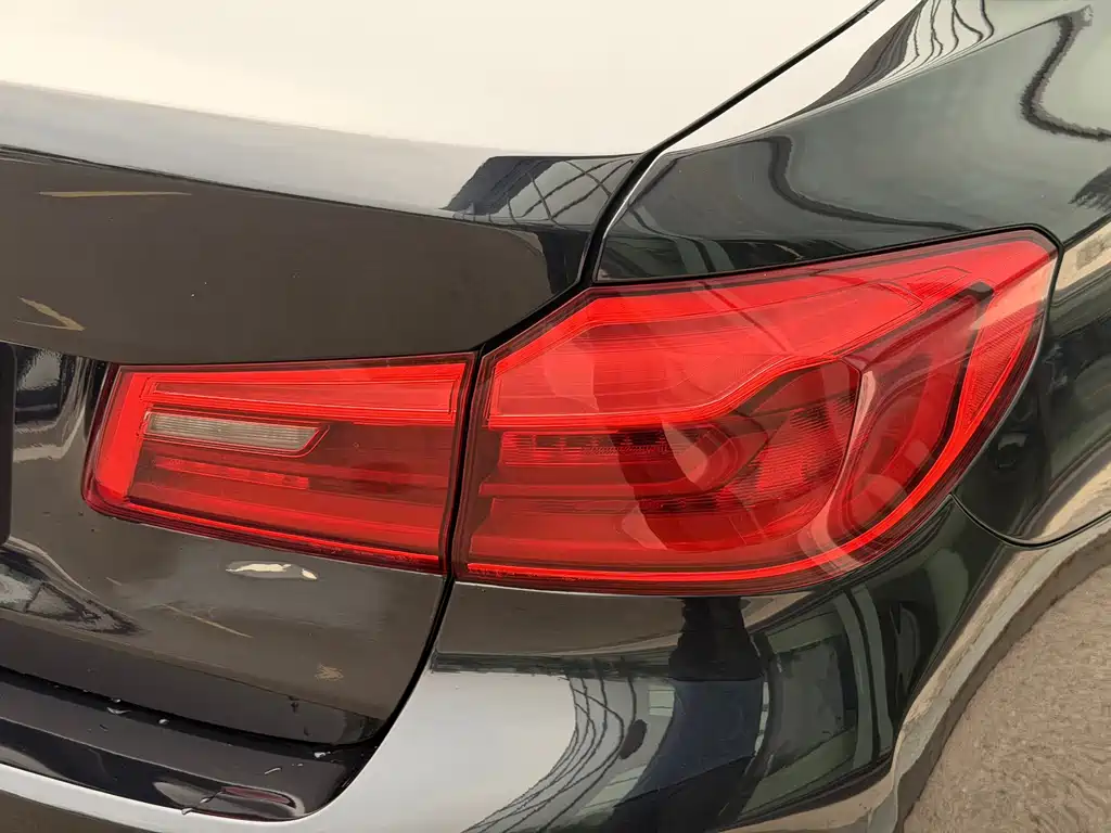 BMW 5 Series — миниатюра 27