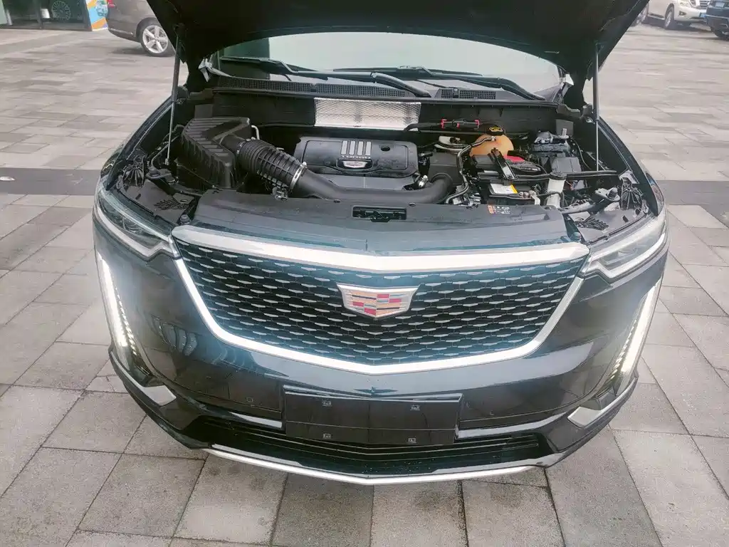 CADILLAC XT6