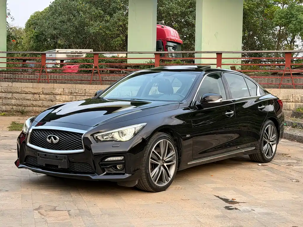 Infiniti Q50L 2015