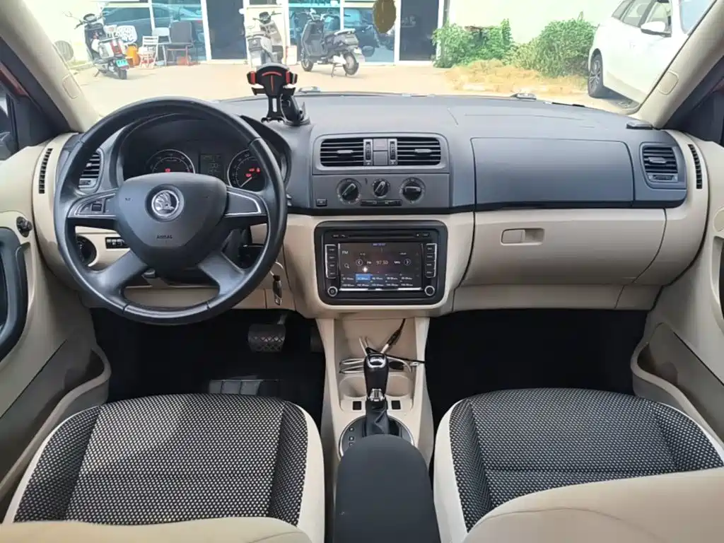 Skoda Fabia — миниатюра 10