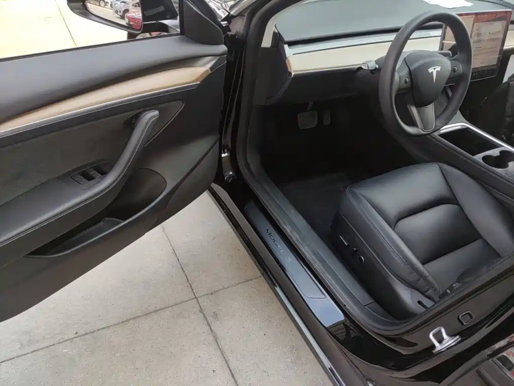 Tesla Model 3 — миниатюра 16