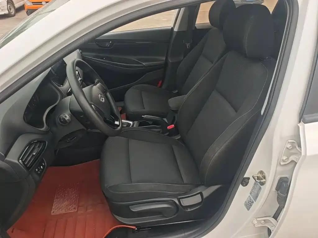 Hyundai Elantra — миниатюра 15