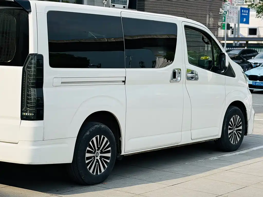 Toyota Hiace — миниатюра 6