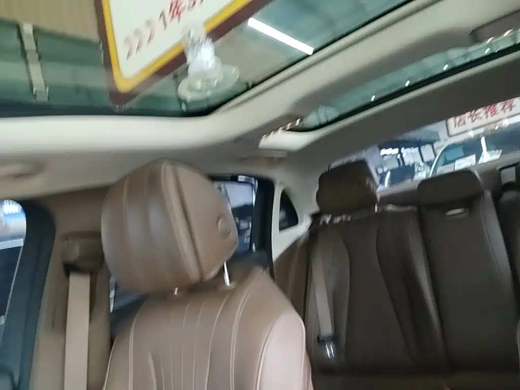 Mercedes-Benz E-Class — миниатюра 18