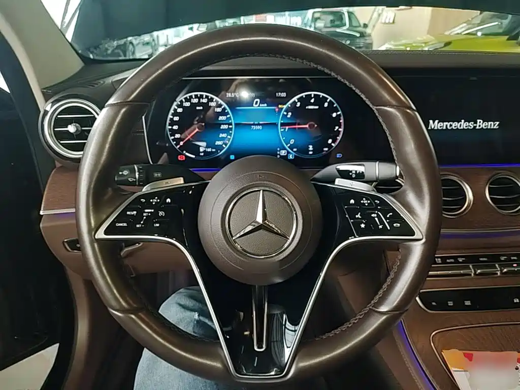 Mercedes-Benz E-Class — миниатюра 11