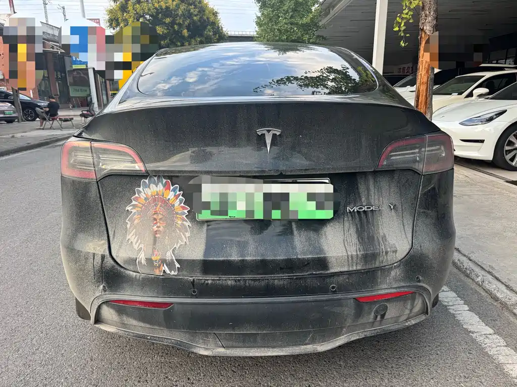 Tesla Model Y — миниатюра 10
