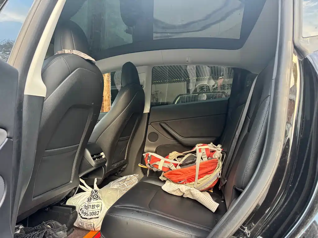 Tesla Model Y — миниатюра 7
