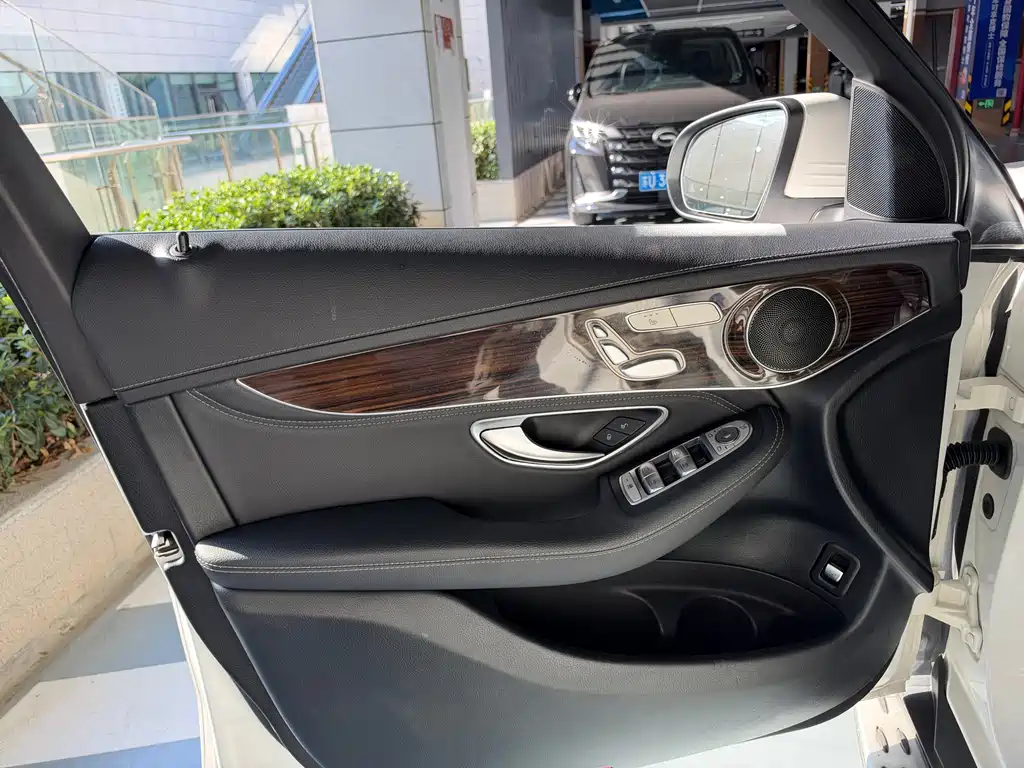 Mercedes-Benz GLC — миниатюра 8