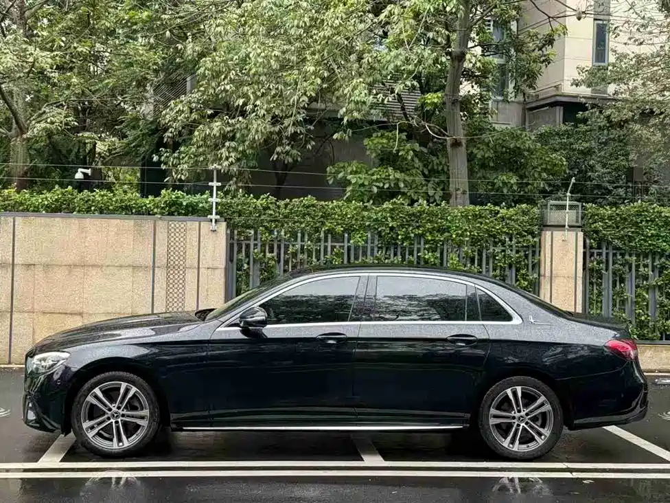 MERCEDES-BENZ E CLASS