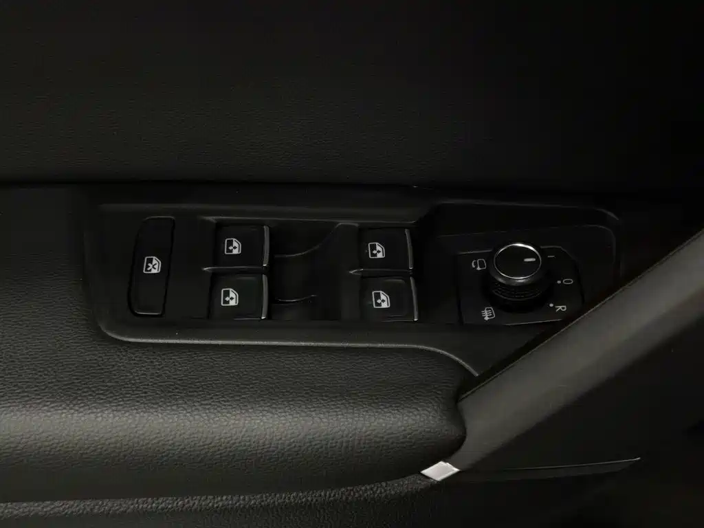 Volkswagen 探岳 GTE — миниатюра 9
