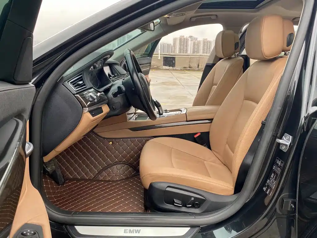 BMW 7 Series — миниатюра 11