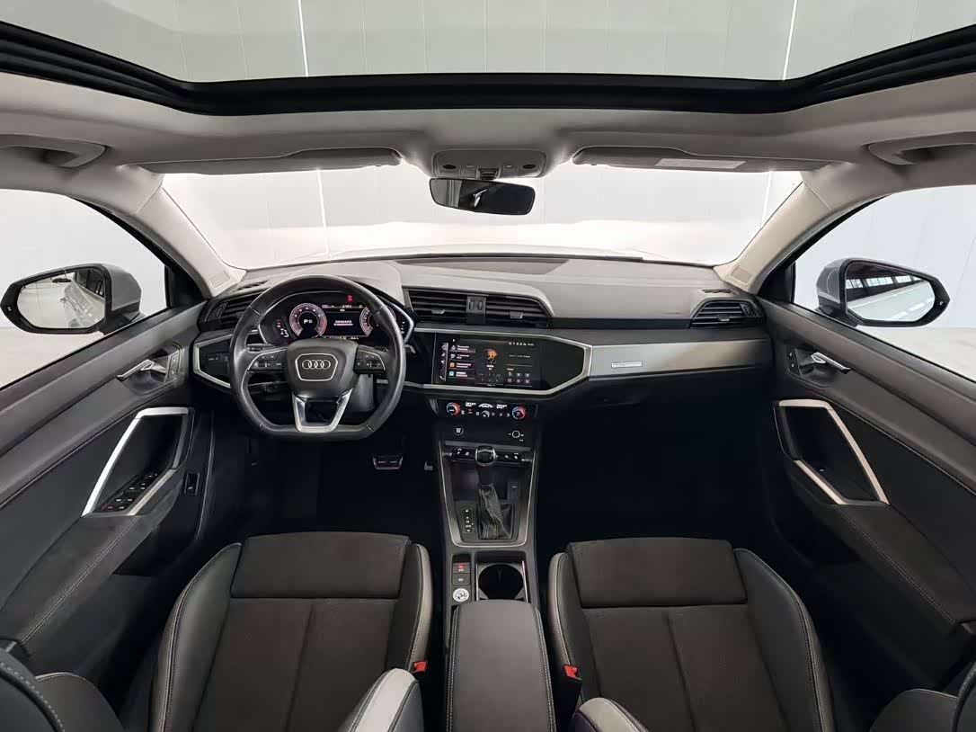 Audi Q3 1.4 л 2023 г. Белый, пробег 46000 км