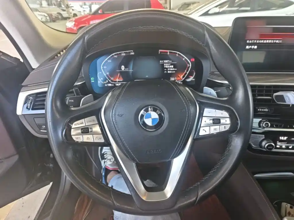 BMW 5 Series — миниатюра 11