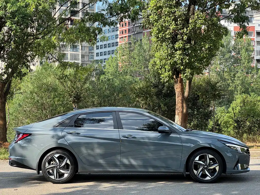 Hyundai Elantra — миниатюра 7