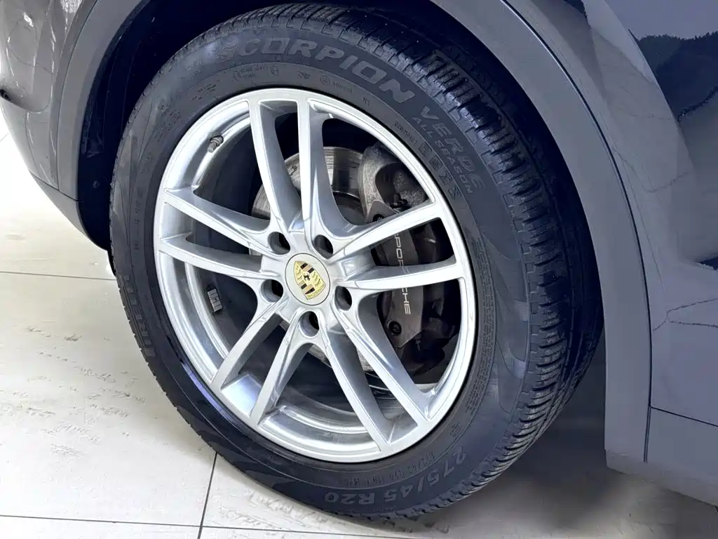 Porsche Cayenne — миниатюра 21