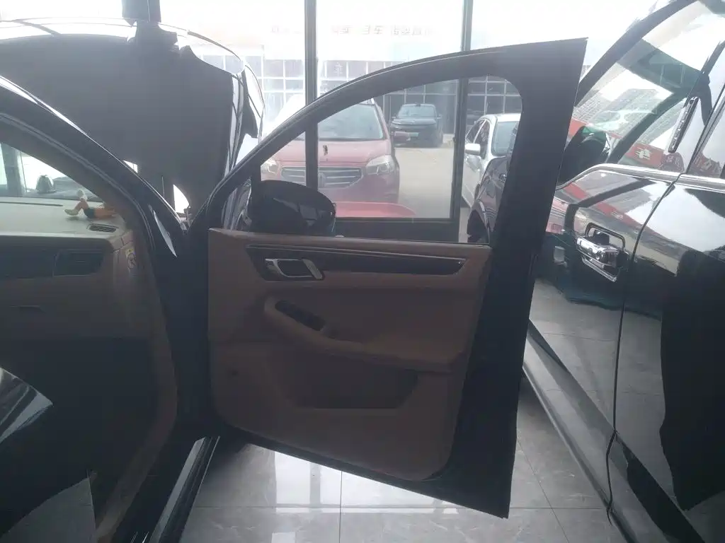 Porsche Macan — миниатюра 19