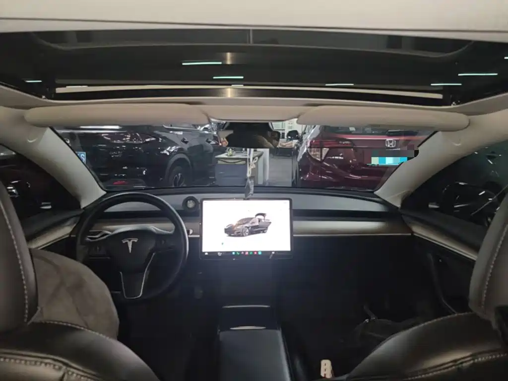 Tesla Model 3 — миниатюра 18