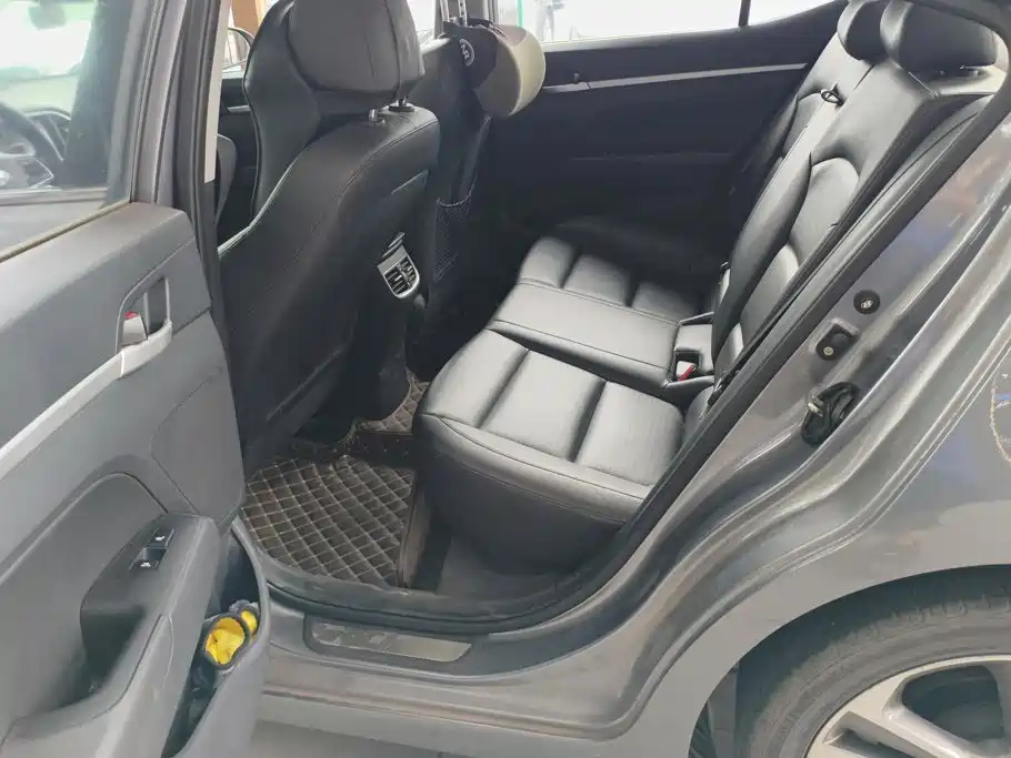 Hyundai Elantra — миниатюра 11