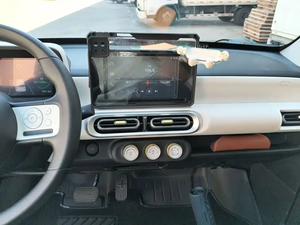 Wuling MINIEV — миниатюра 9
