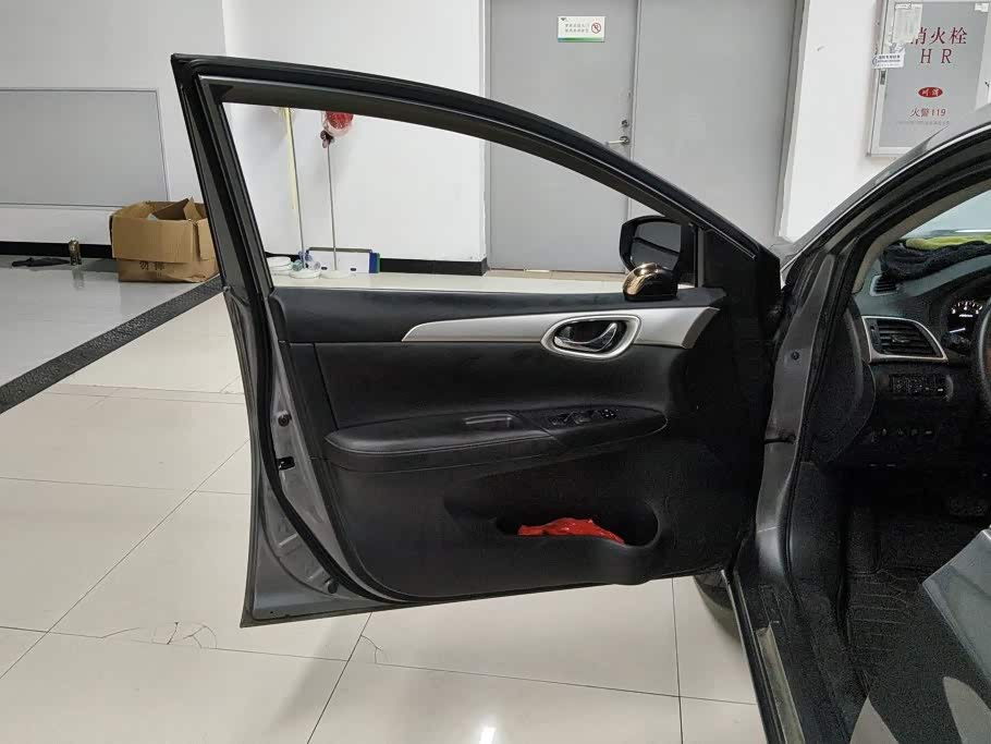 Nissan Sylphy 1.6 л 2022 г. Серебристо-серый, пробег 35200 км