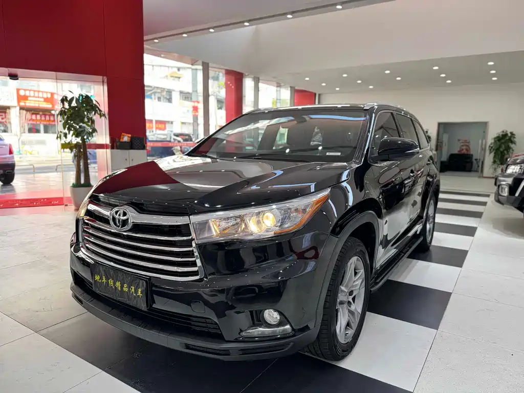 TOYOTA HIGHLANDER