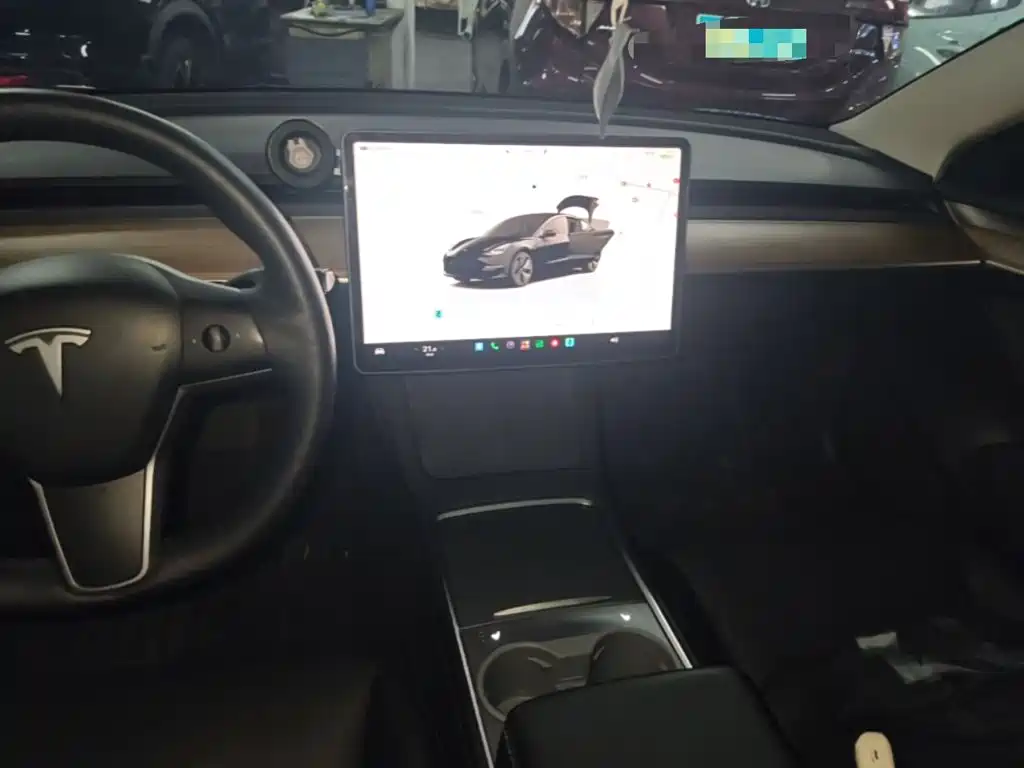Tesla Model 3 — миниатюра 13