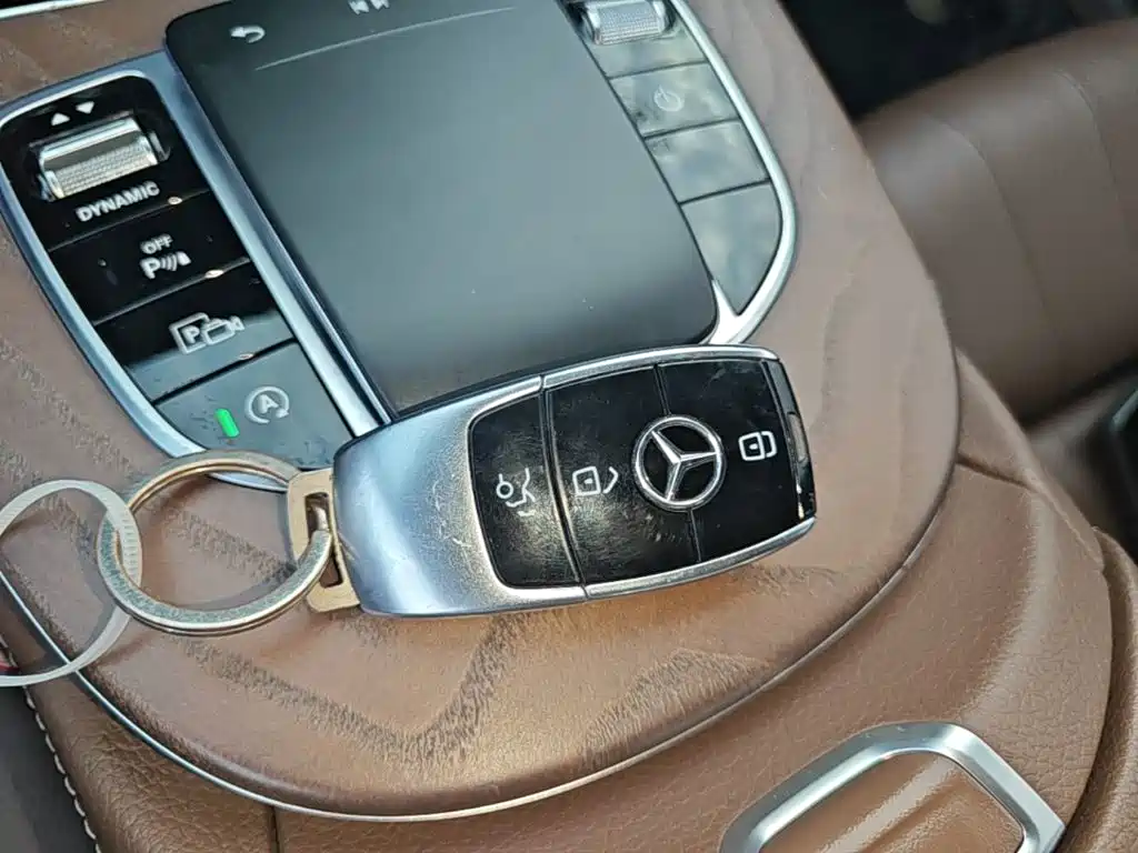 Mercedes-Benz E-Class — миниатюра 9