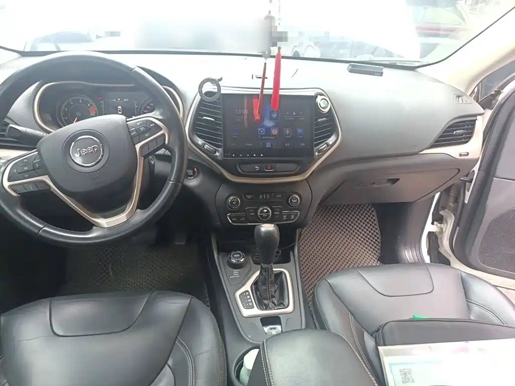 Jeep Cherokee — миниатюра 5