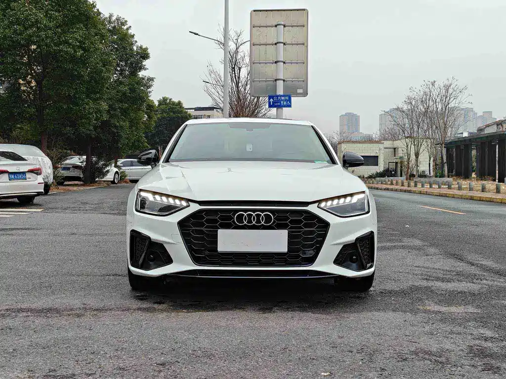 Audi A4L 2022 40 TFSI Luxury