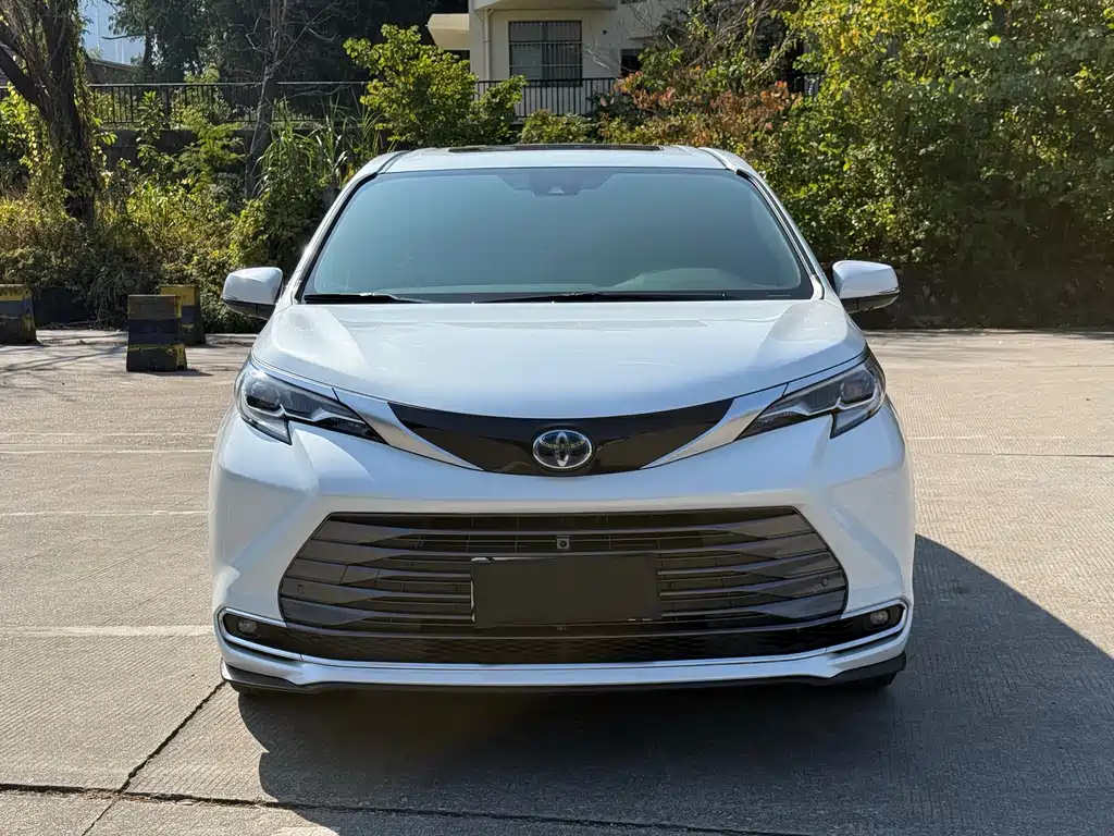 TOYOTA SIENNA