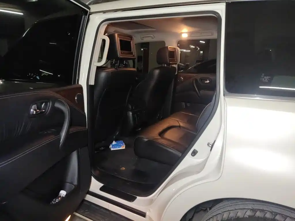 Nissan Patrol — миниатюра 18