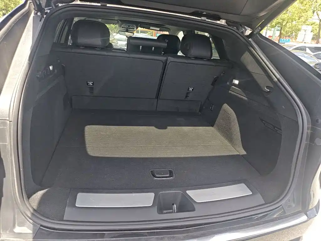 Cadillac Lyriq — миниатюра 19